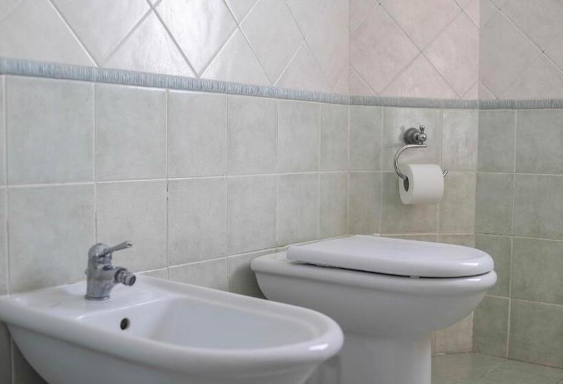 اتاق استاندارد سه نفره, B&b Liola