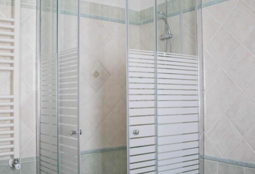 اتاق استاندارد سه نفره, B&b Liola