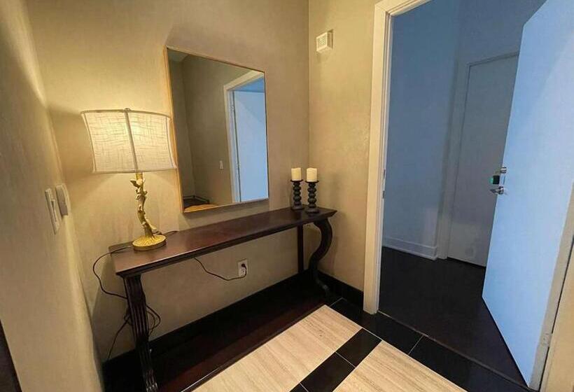סוויטת 3 חדרי שינה, Royal Inn