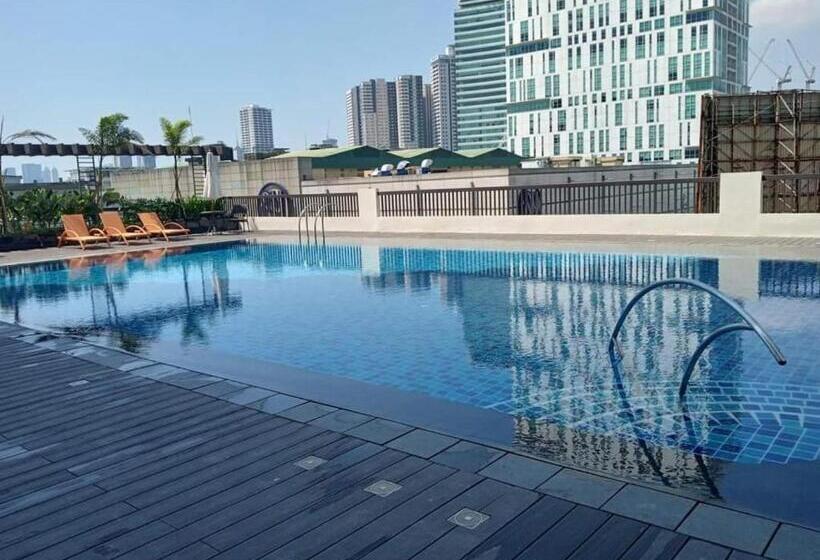 Студио Стандарт с Балконом, Brand New Central Convenience Studio Condo With Balcony In Araneta City Cubao