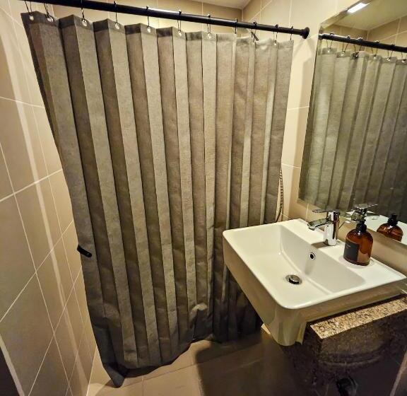 Студио Стандарт с Балконом, Brand New Central Convenience Studio Condo With Balcony In Araneta City Cubao