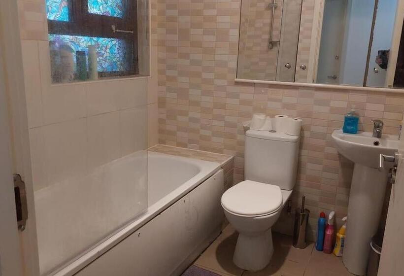 اتاق استاندارد چهارنفره با بالکن, Sandfield Private Rooms In King S Cross St Pancras
