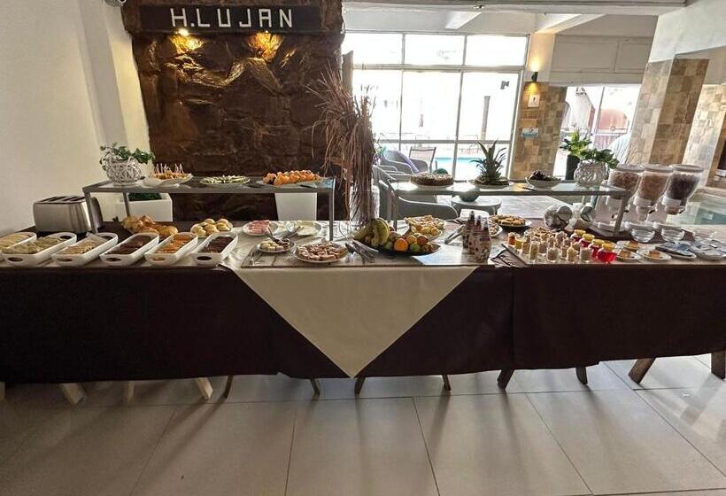 Economy Triple Room, Lujan