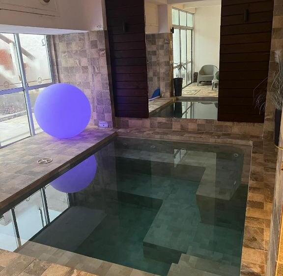 Economy Triple Room, Lujan