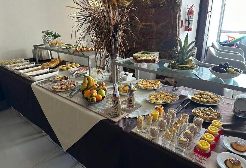 اتاق استاندارد چهار تخته, Lujan