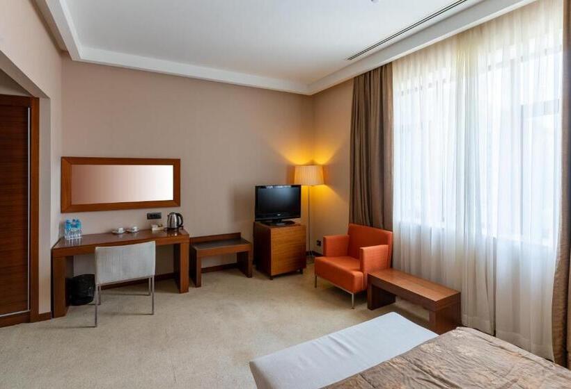 سوییت جونیور, Qafqaz Resort