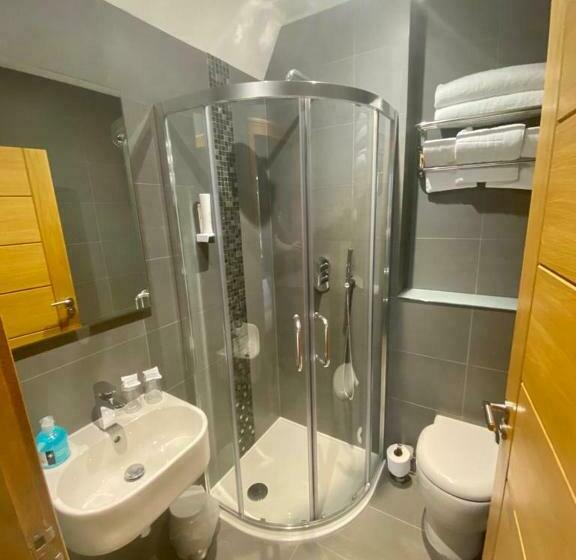 Номер Стандарт, Ravelston House