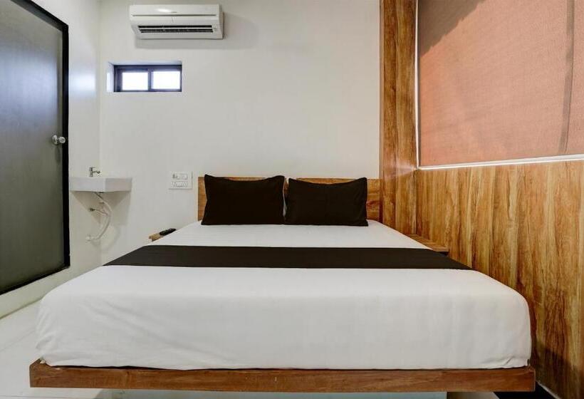 Трехместный Номер Классика, Oyo Hotel Vrindavan Residency
