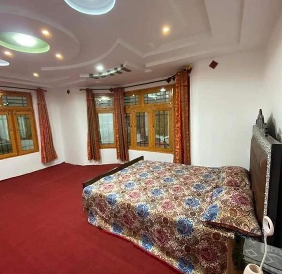 اتاق استاندارد با چشم‌انداز باغ, Royal Guest House