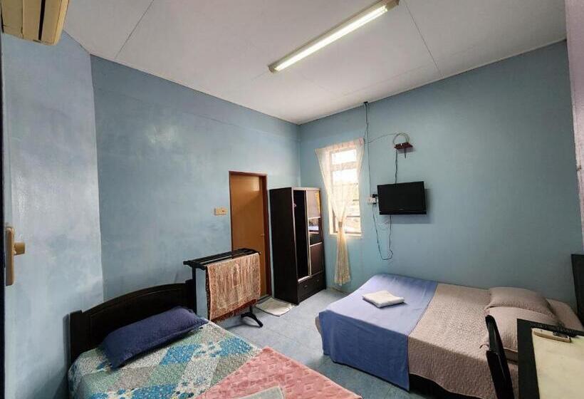 Трехместный Номер Классика, Deummah Guest Room