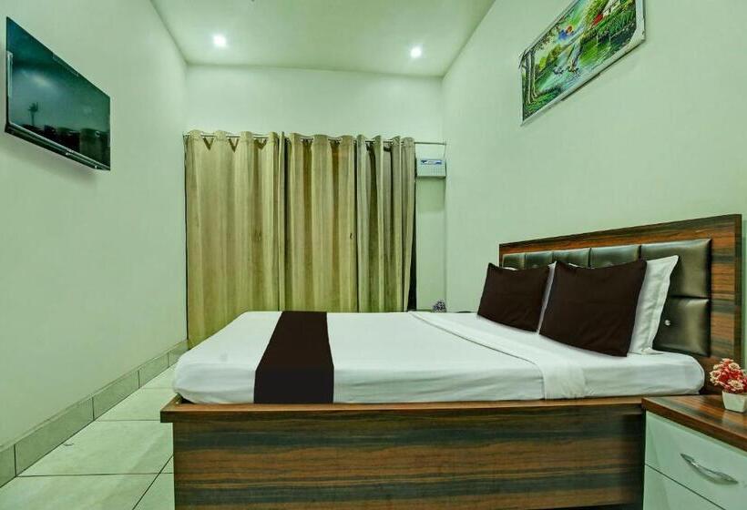 Трехместный Номер Классика, Oyo Hotel Royal Galaxy