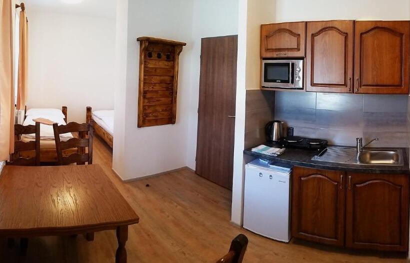 带大床的复式套间, Apartmány šachty
