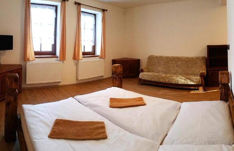 带大床的复式套间, Apartmány šachty