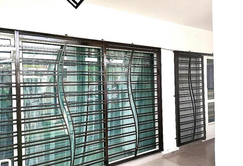 Дом 4 Спальни, Naira Homestay Kota Bharu ,wakaf Che Yeh 4 Bilik 3 Aircond