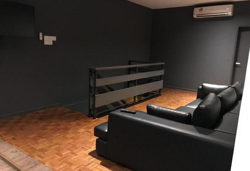 Апартаменты 3 Спальни, The Corner House