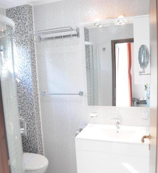 Balkonlu Üç Kişilik Standart Oda, Evia