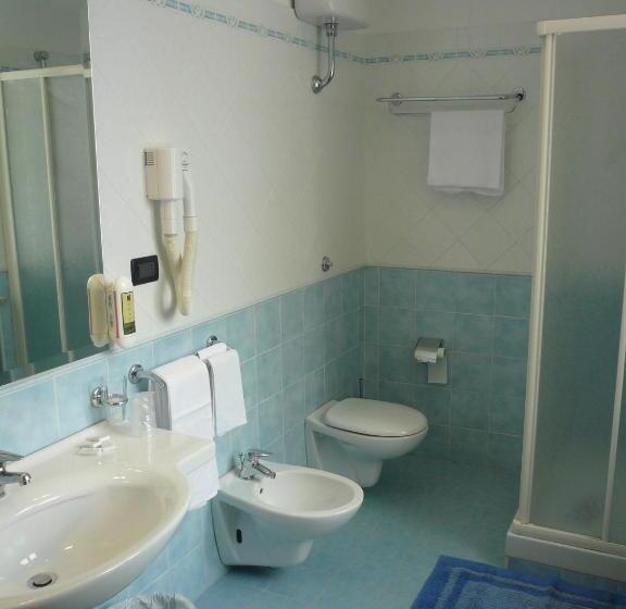اتاق استاندارد چهار تخته, Albergo Belvedere