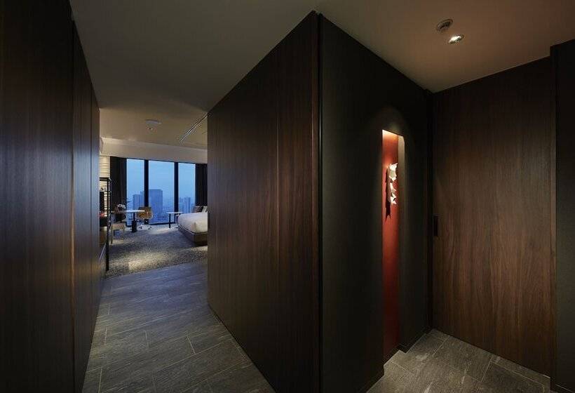 Номер Премиум, Conrad Osaka