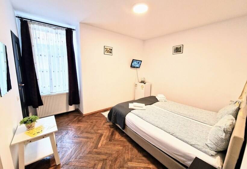 이코노미 룸, Main Square Apartments & More