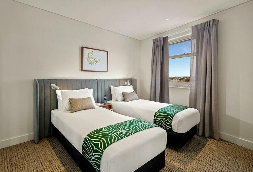 발코니가 있는 2 베드룸 아파트, Quest Port Adelaide