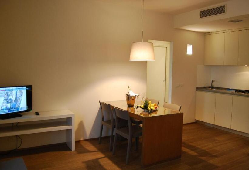 2 Bedroom Apartment With Garden, Ceccarini Suite