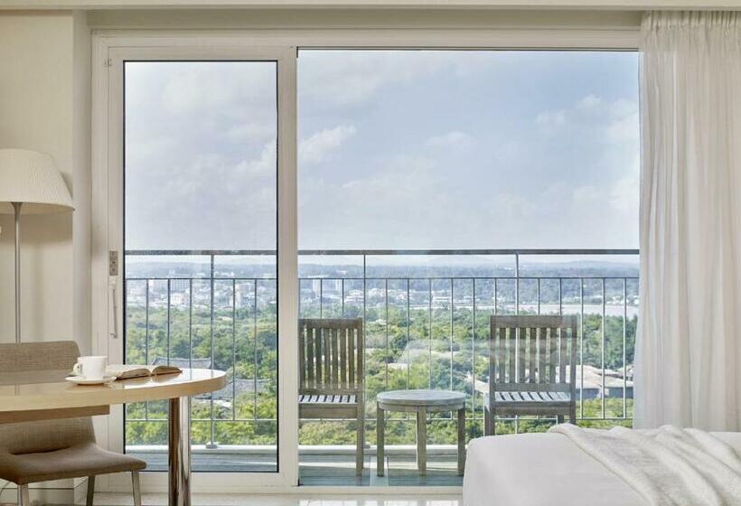 带大床的高级房间, Haevichi Hotel & Resort Jeju