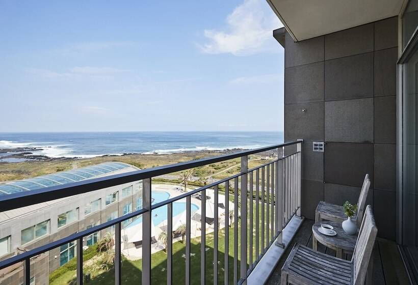 Номер Deluxe Вид на Море Боковой, Haevichi Hotel & Resort Jeju