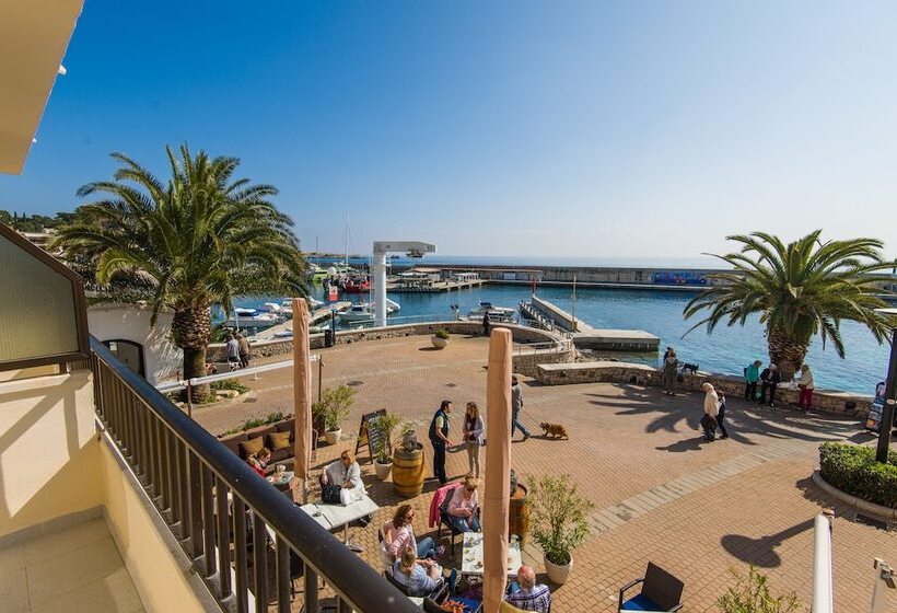 Номер Стандарт Вид на Море, Hostal Port Corona