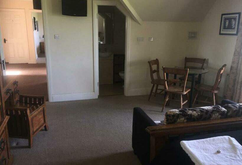 디럭스 패밀리 룸, The Curragh Country House Accommodation