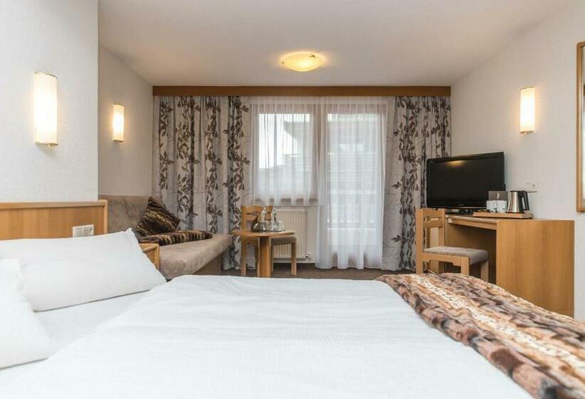 اتاق استاندارد سه تخته با بالکن, Idhof