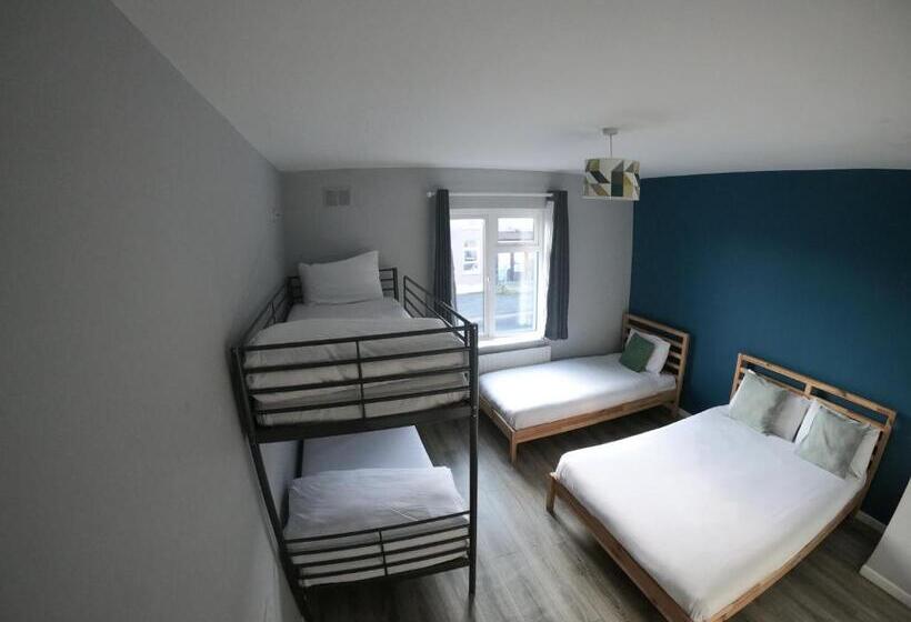 Семейный Номер, Rougey Lodge Hostel