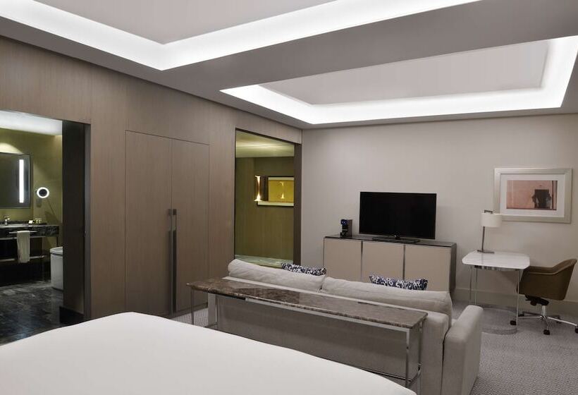 سوییت جونیور, Hilton Tangier City Center
