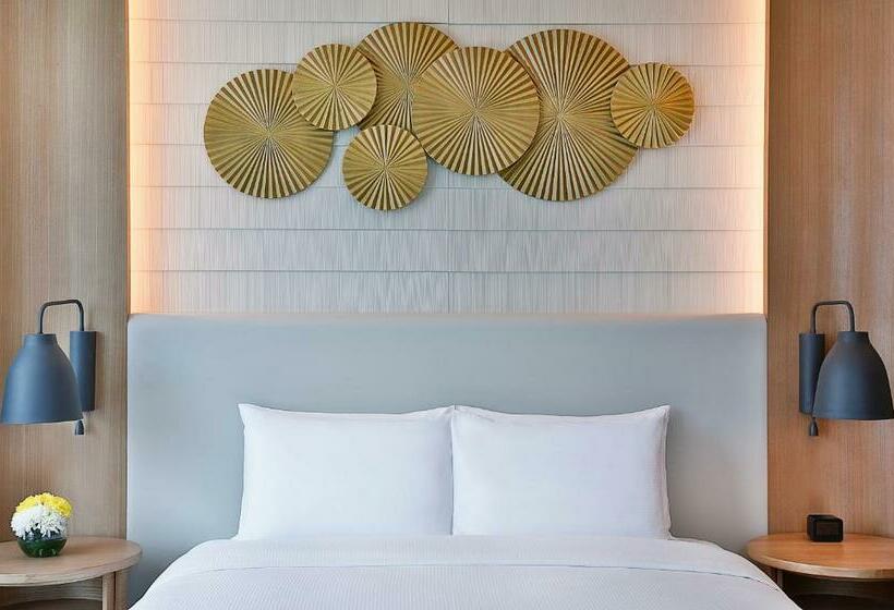 Номер Deluxe с Видом, Doubletree By Hilton Dubai  Business Bay
