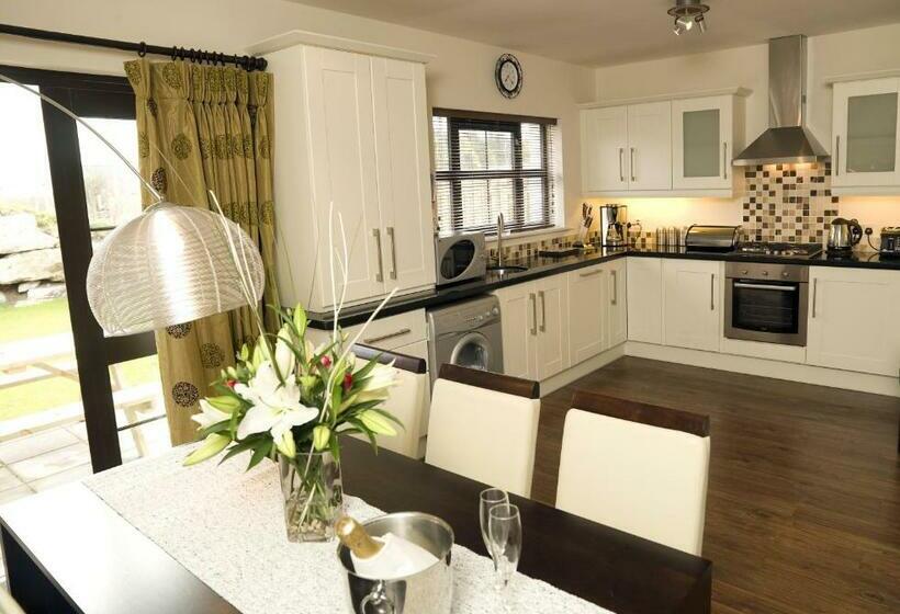 2 Bedrooms Standard Bungalow, Kenmare Bay Hotel Lodges