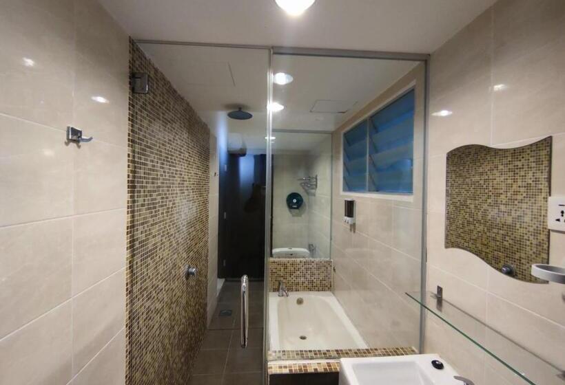 1 Bedroom Apartment Lake View, Marina Island Lumut Homestay By Goopro