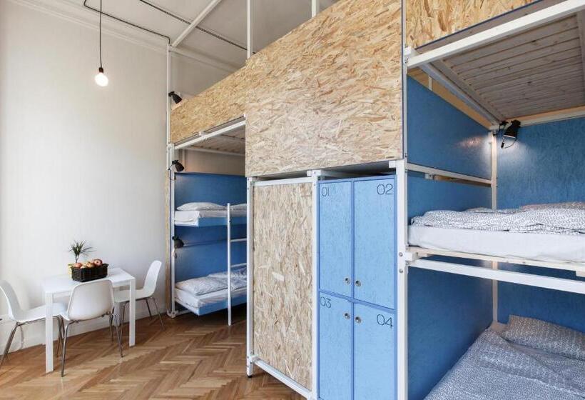 标准工作室带阳台, Avenue Hostel