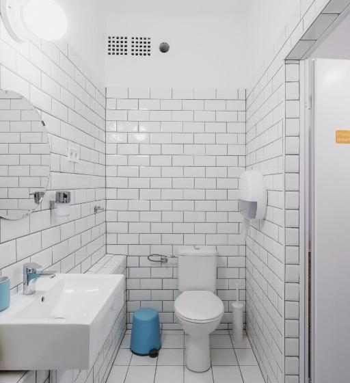 공동 객실, Avenue Hostel
