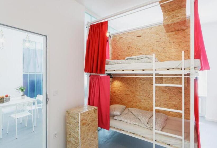 共用房间的床, Avenue Hostel