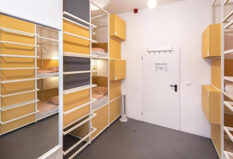 Capsule, Avenue Hostel
