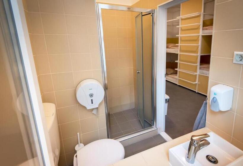 Capsule, Avenue Hostel