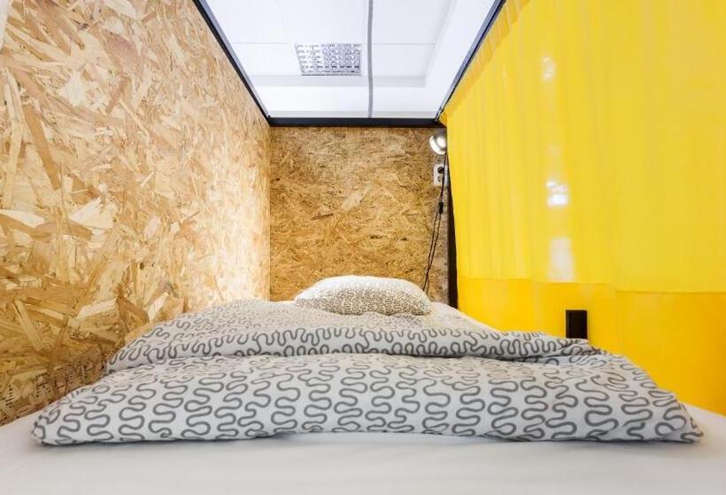 四人标准间, Avenue Hostel