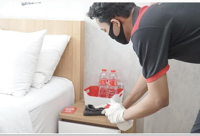 Полулюкс, Reddoorz Plus @ Karet Pedurenan 3