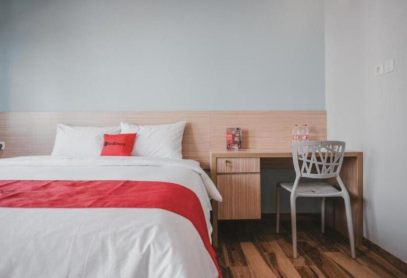 Номер Economy, Reddoorz Plus @ Karet Pedurenan 3