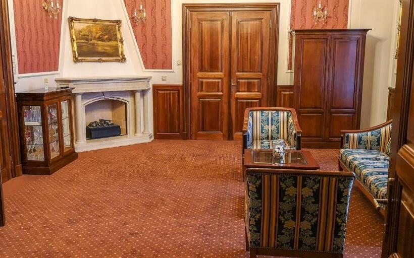 Президентский Люкс, Kastélyhotel Sasvár Resort