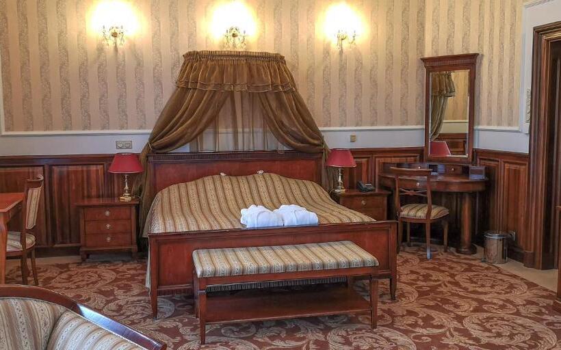 Люкс с гидромассажем, Kastélyhotel Sasvár Resort