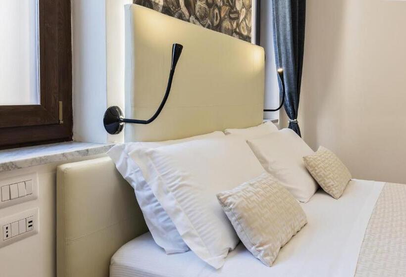 اتاق لوکس, Navona Central Relais