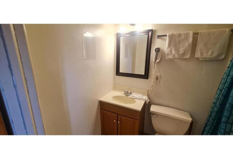 스탠다드 룸, Werry S Cottages Motel & Pub By Oyo East Stroudsburg Poconos