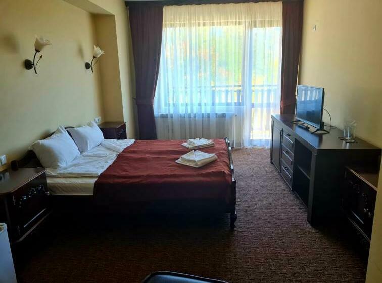 Номер Стандарт с Балконом, Family Hotel Bela