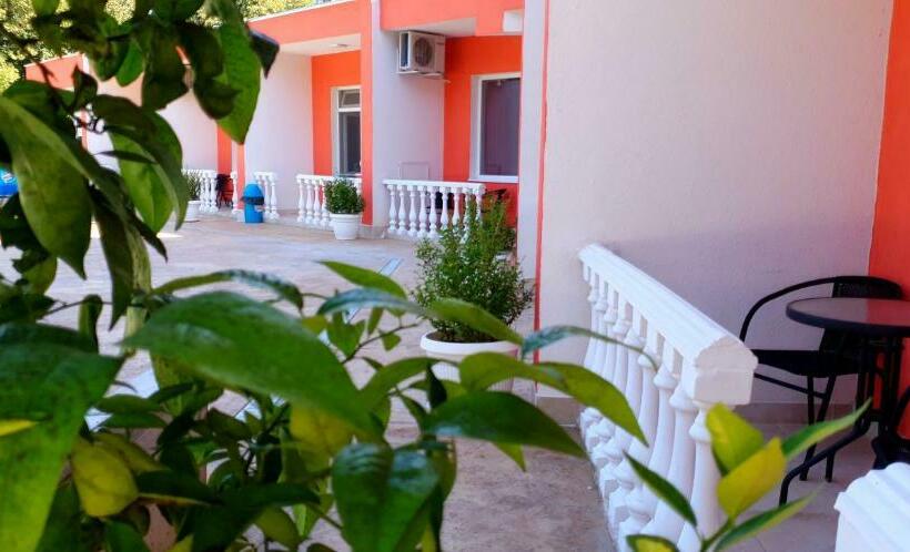 חדר סטנדרט לשלושה עם נוף לבריכה, Afrodita Dimitrovgrad Bg