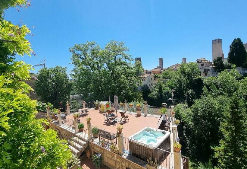 غرفة كلاسيكية رباعية, Antico Borgo Piceno
